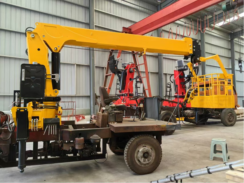 รถบรรทุกติดเครนกระเช้า 3 ตัน 3 ปอก